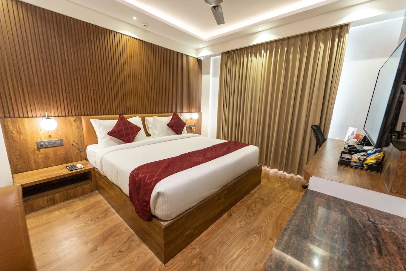 Hotel Clarks Inn Airport